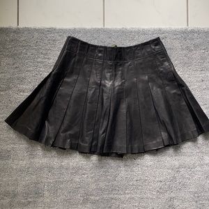 Alice and Olivia pleated black faux mini skirt
